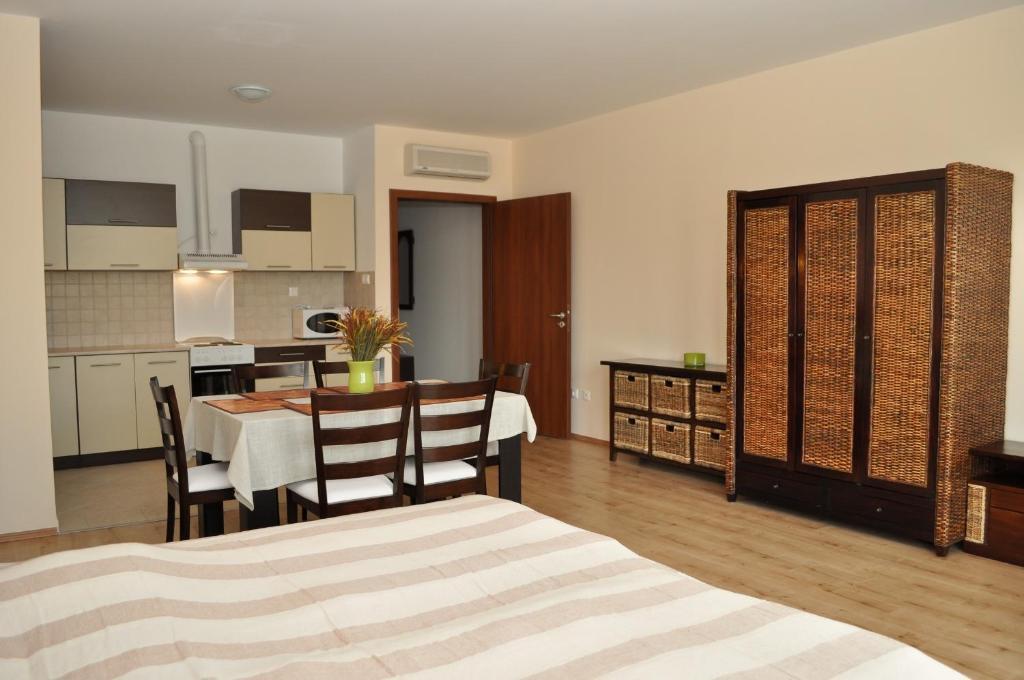 Tisza Palota Apartmanok Szeged Bilik gambar