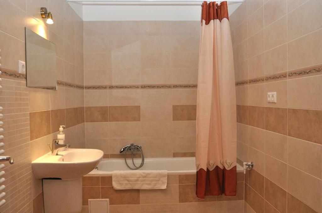 Tisza Palota Apartmanok Szeged Bilik gambar