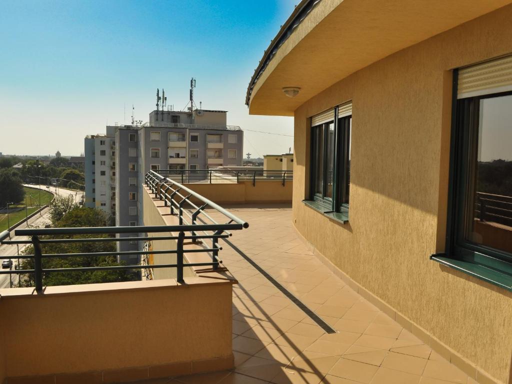 Tisza Palota Apartmanok Szeged Bilik gambar